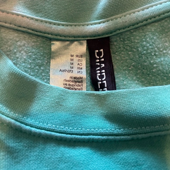 H&M green tie dye sweatshirt - Picture 4 of 4